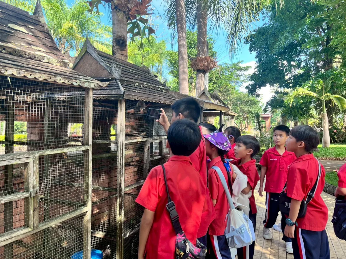 🍃🚌 กิจกรรมทัศนศึกษาบูรณาการ ประจำปีการศึกษา 2568 นักเรียนระดับชั้นประถมศึกษาปีที่ 2 ณ ไร่เตรยาวรรณ อำเภอพบพระ จังหวัดตาก