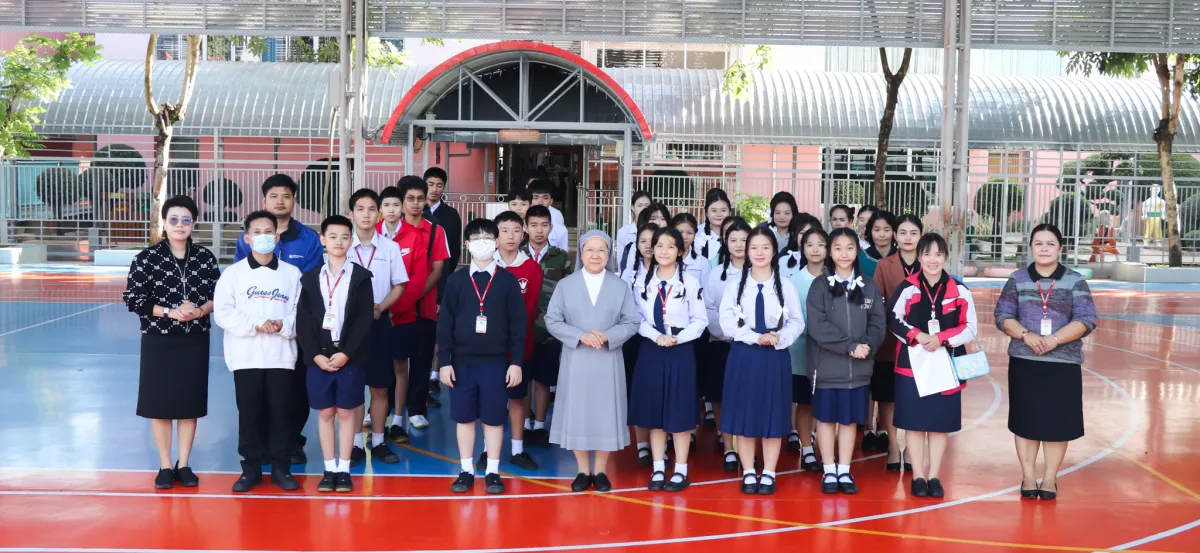 นำคณะครูผู้ฝึกสอนและนักเรียนที่เข้าร่วมการแข่งขันทักษะวิชาการและศิลปหัตถกรรมนักเรียน ครั้งที่ 73 สังกัดสำนักงานเขตพื้นที่การศึกษามัธยมศึกษาตาก  เข้ารับพรจากเซอร์โซเฟีย ประไพพิศ  รัศมีมารีย์