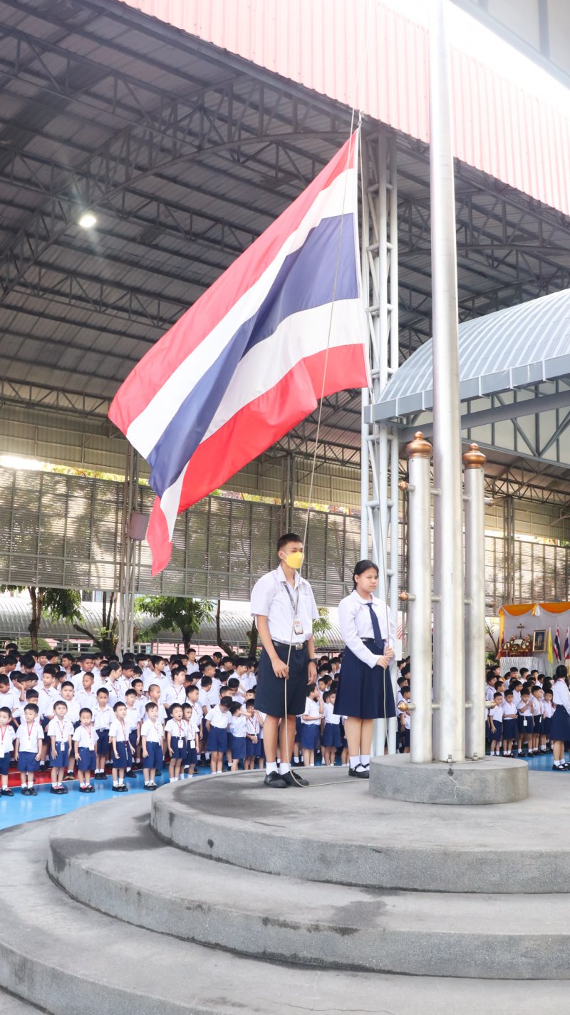 กิจกรรมเนื่องในวันพระราชทานธงชาติไทย เพื่อน้อมรำลึกถึงพระมหากรุณาธิคุณของพระบาทสมเด็จพระมงกุฎเกล้าเจ้าอยู่หัว (รัชกาลที่ 6) ผู้ทรงพระกรุณาโปรดเกล้าโปรดกระหม่อมให้ประกาศใช้ “ธงไตรรงค์” เป็นธงชาติไทย